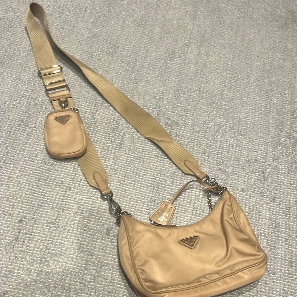 Desert beige re-edition nylon Prada bag - Picture 2 of 10